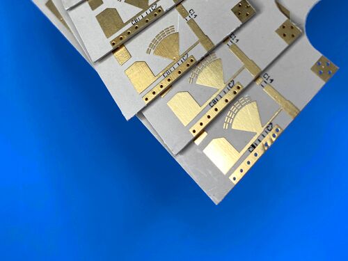 2 couches de PCB CER-10 sur un substrat de 25 ml avec sérigraphie noire